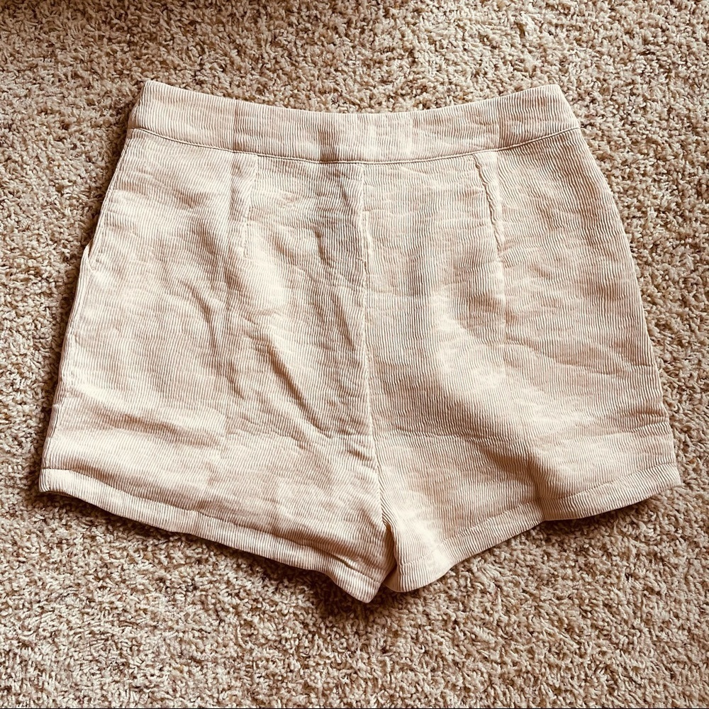 After Market | Pleated High-Waisted Shorts - Picture 2 of 5